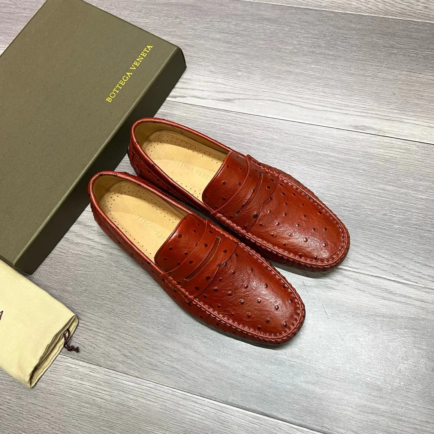 Factory price 458 new model BV〰️Handmade classic men's beanie shoes👉👉driving shoes, slip-on shoes, made of Italian imported cowhide, 💕water-dyed cowhide lining, 🔊original outsole, waterproof platform design, comfortable for the feet. A good choice for traveling and driving, two colors available, code number: 38-44, (45 can be customized)